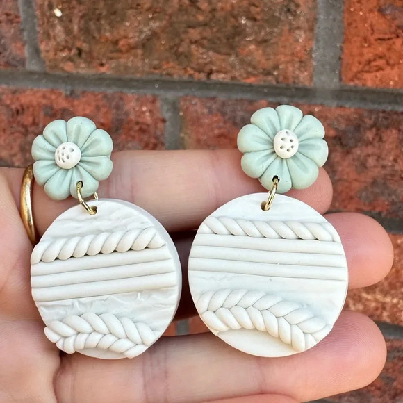 Anthropologie Aurora Flower Resin Earrings - Picture 4 of 7